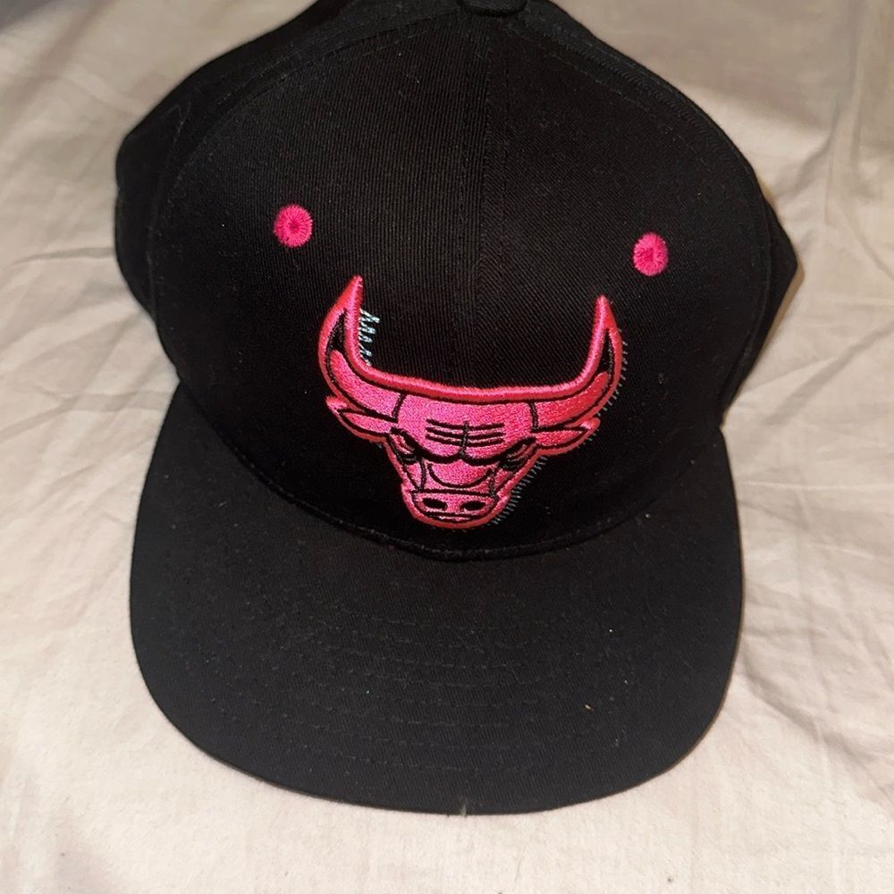 NWT Pink & Black Chicago Bulls Hat - Picture 2 of 2